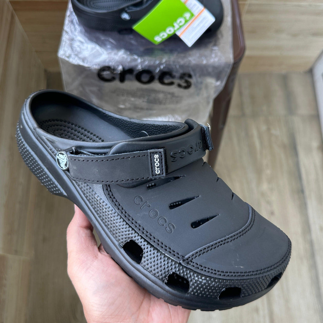 Crocs black