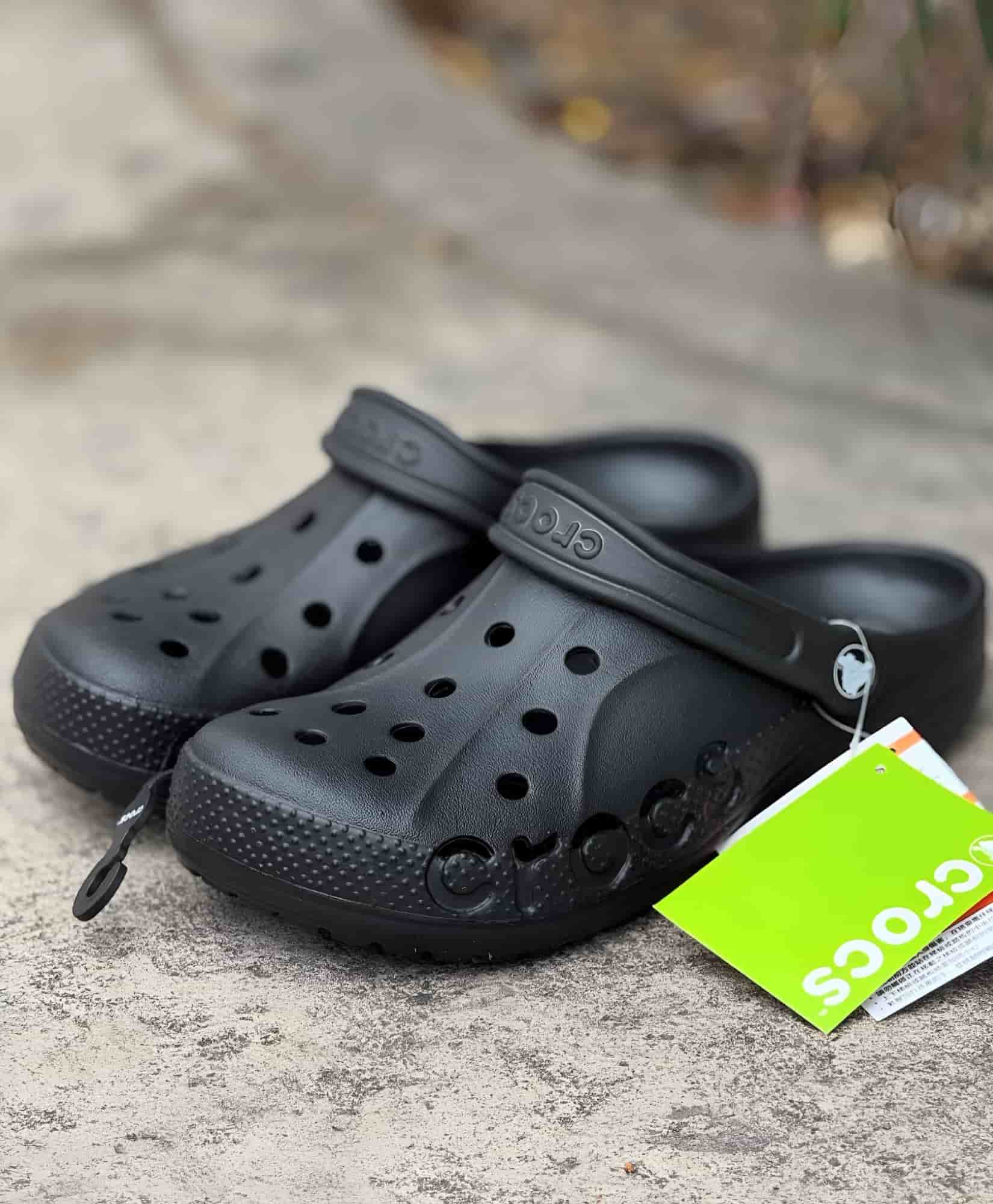 Black crocs